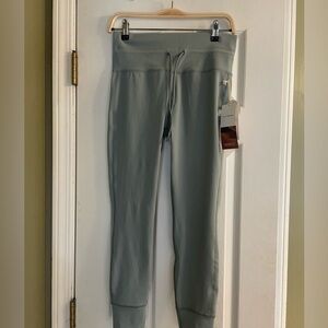 Vuori Daily Legging Large Color:Fern NWT